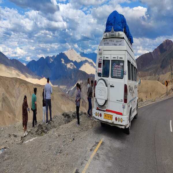 10 seater tempo traveller in chandigarh