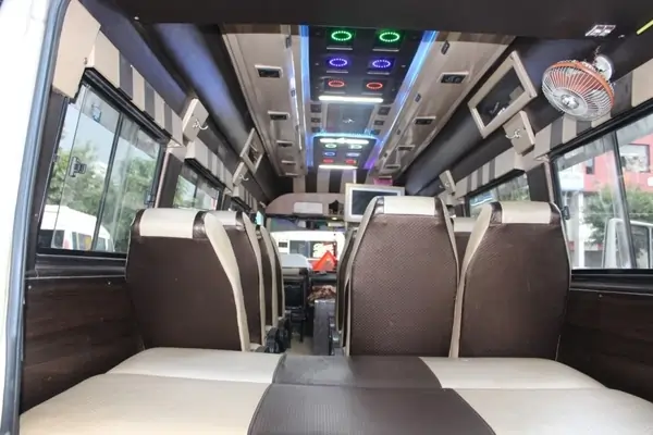 17 seater tempo traveller